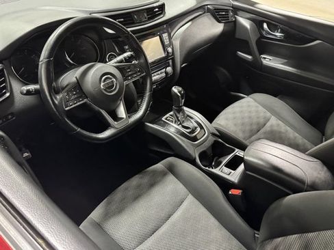 Used 2018 Nissan Rogue Sport SV w/ SV Technology Package AWD/4WD image 19