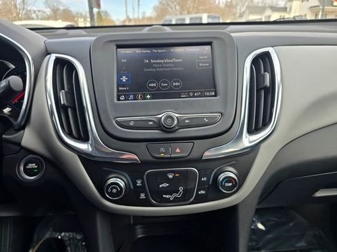 Used 2023 Chevrolet Equinox LT image 33