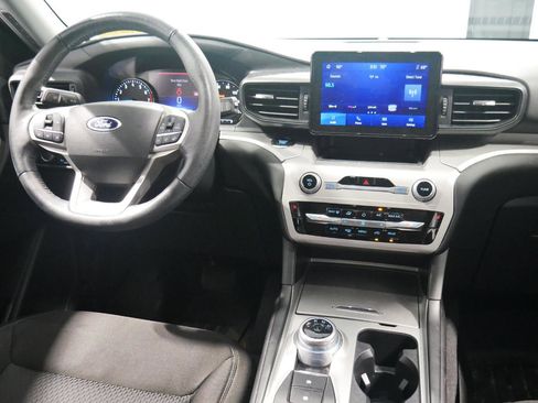 Certified 2022 Ford Explorer XLT w/ Class IV Trailer Tow Package image 19