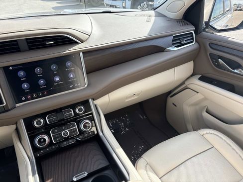 Used 2021 GMC Yukon XL Denali w/ Denali Premium Package image 28