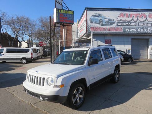 Used 2017 Jeep Patriot High Altitude image 2