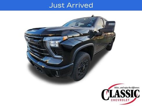 Used 2024 Chevrolet Silverado 2500 LTZ w/ LTZ Plus Package image 5