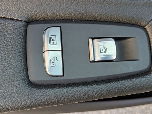 Used 2022 BMW 740i xDrive w/ M Sport Package AWD/4WD image 30