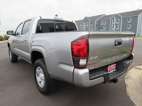 Used 2022 Toyota Tacoma SR image 8