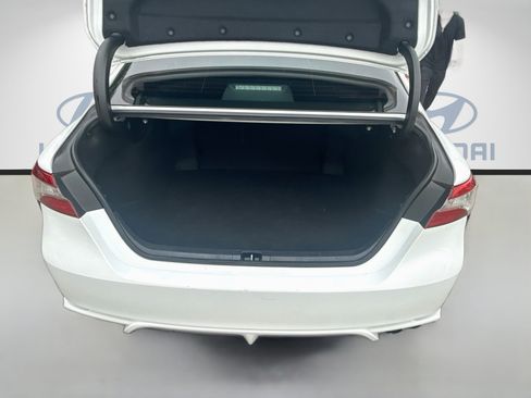 Used 2019 Toyota Camry SE FWD image 23