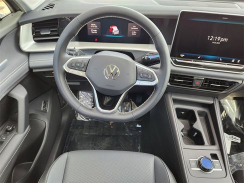 New 2026 Volkswagen Tiguan SE image 2