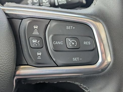 Used 2025 Jeep Wrangler Unlimited Sahara AWD/4WD image 23