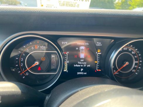 Used 2023 Jeep Gladiator Sport AWD/4WD image 21