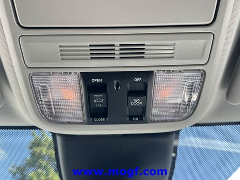 Used 2025 Honda Odyssey EX-L image 16