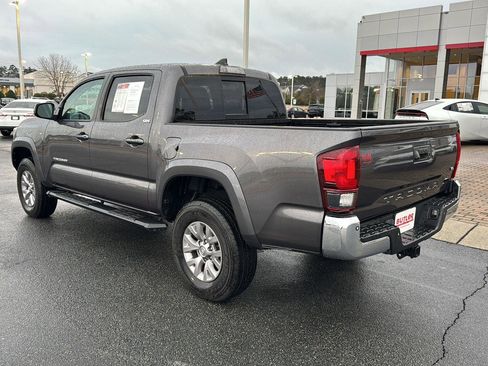 Used 2018 Toyota Tacoma SR5 image 3