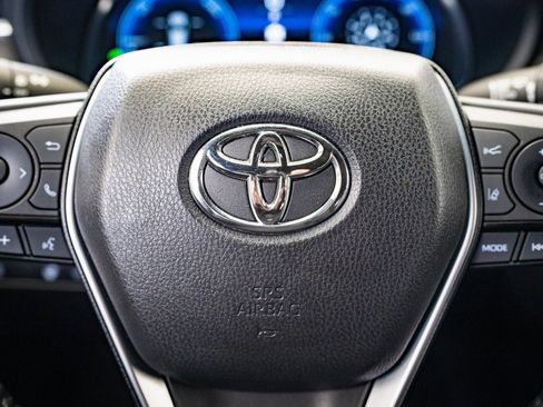 Used 2023 Toyota Venza Limited image 28