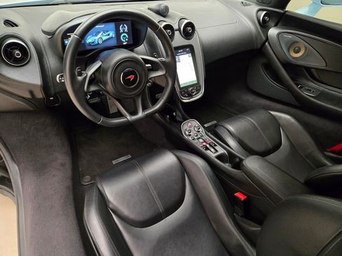 Used 2018 McLaren 570S Spider image 18