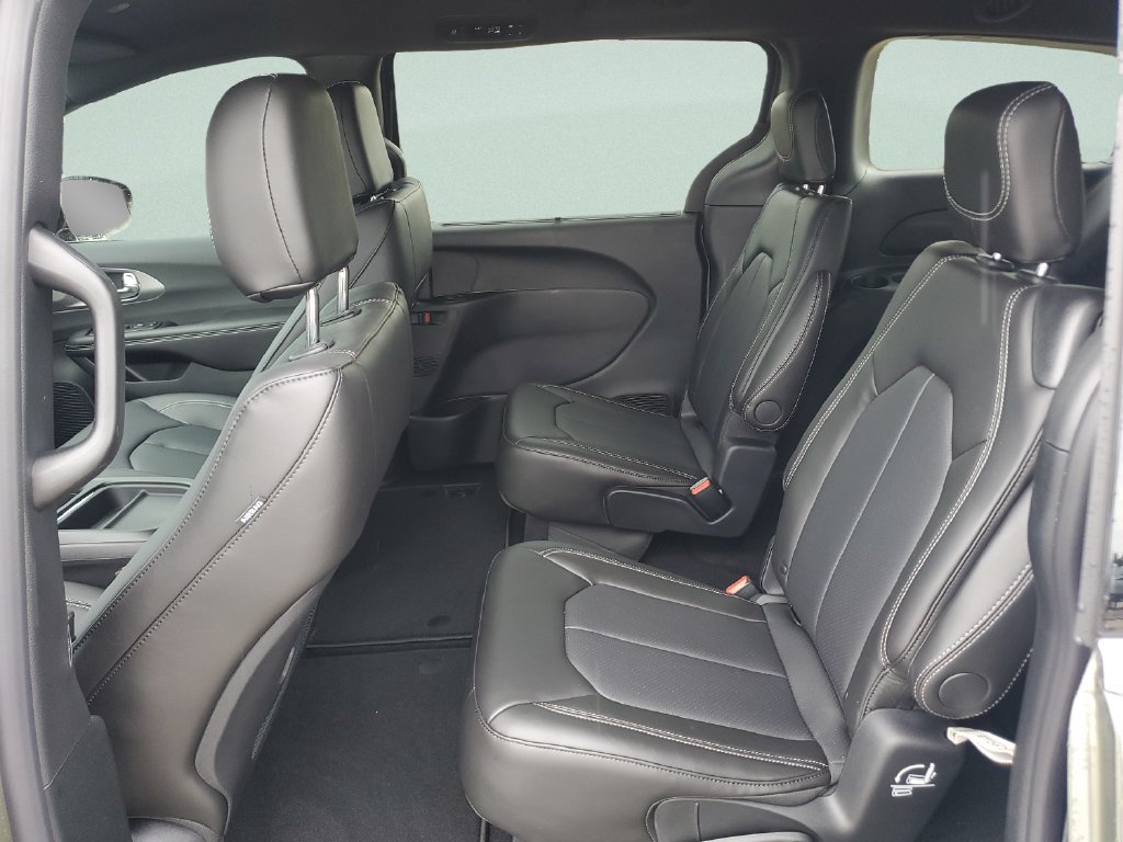 New 2027 Chrysler Pacifica Select FWD image 10