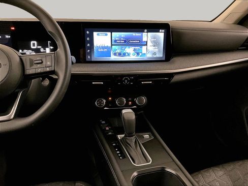 Used 2025 Nissan Kicks SV image 6