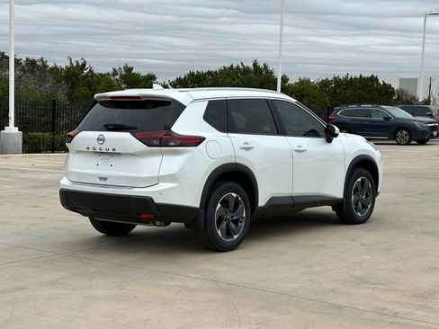 Used 2026 Nissan Rogue SV w/ SV Premium Package image 5