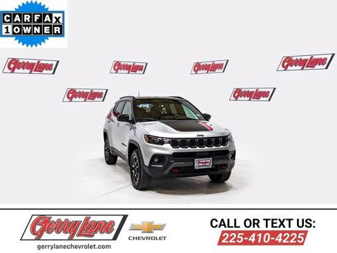 Used 2025 Jeep Compass Trailhawk AWD/4WD image 1