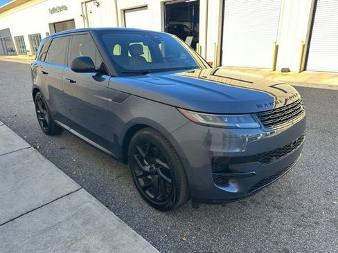 Used 2025 Land Rover Range Rover Sport SE image 5