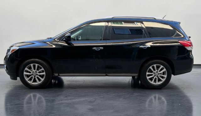 Used 2016 Nissan Pathfinder SV FWD image 3