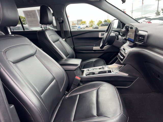 Used 2021 Ford Explorer XLT w/ Equipment Group 202A AWD/4WD image 11