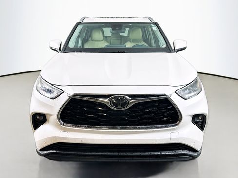 Used 2020 Toyota Highlander Limited image 2