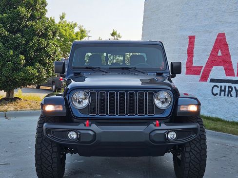 Used 2025 Jeep Gladiator Sport AWD/4WD image 2