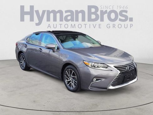 Used 2017 Lexus ES 350 w/ Luxury Package FWD image 1