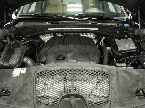 Certified 2022 Porsche Macan AWD/4WD image 30