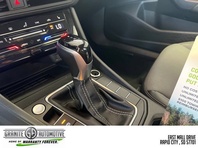 Used 2025 Volkswagen Jetta SE FWD image 17