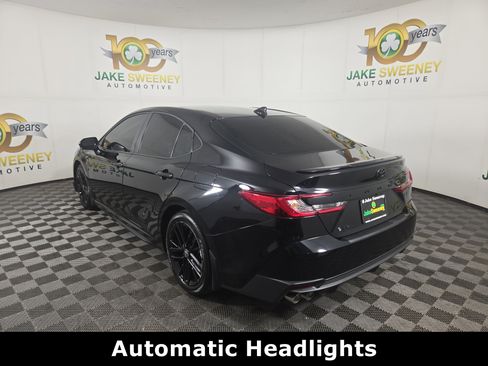 Used 2025 Toyota Camry SE image 6