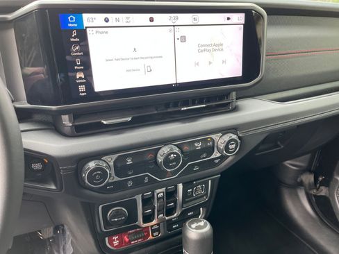 Used 2025 Jeep Wrangler Unlimited Rubicon image 18