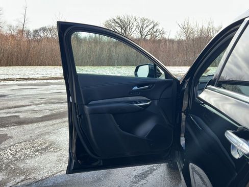 Used 2024 Cadillac XT4 Premium Luxury image 10