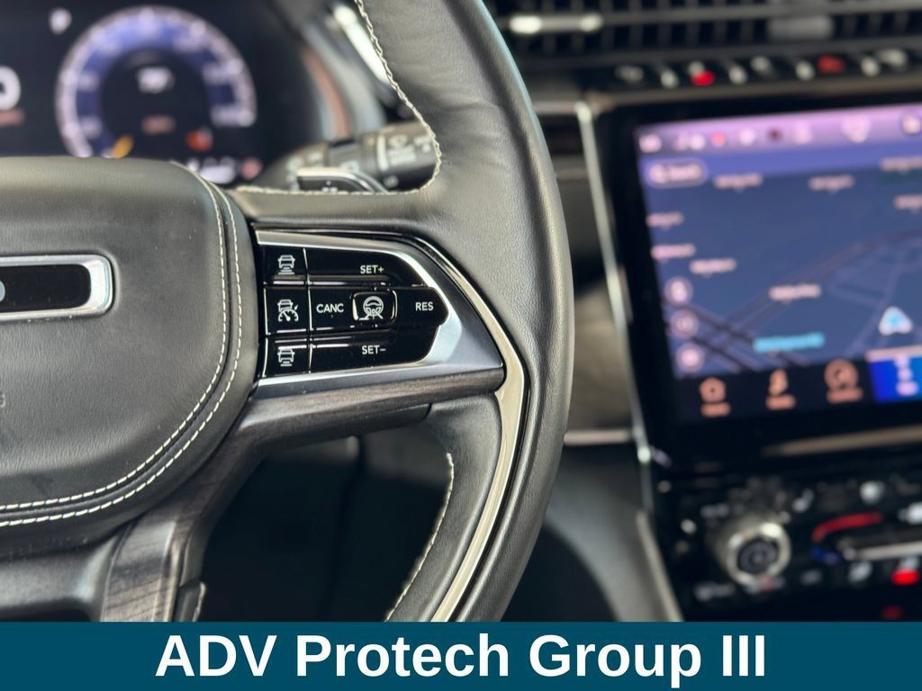 Used 2022 Jeep Grand Cherokee Overland w/ Adv Protech Group III AWD/4WD image 11