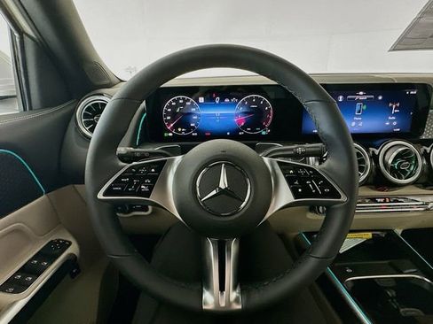 New 2026 Mercedes-Benz GLB 250 4MATIC image 11