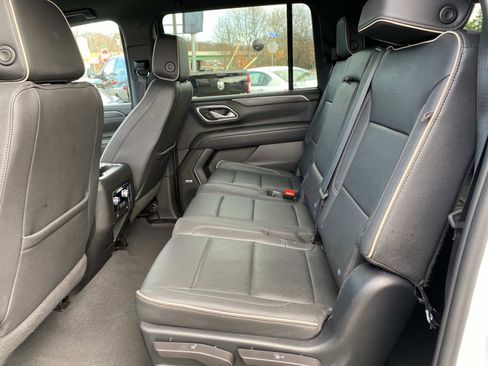 Used 2023 GMC Yukon XL SLT image 19