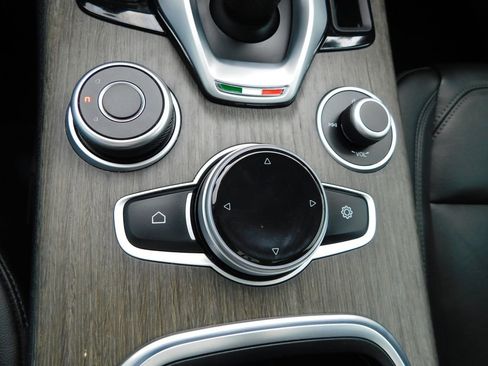 Used 2023 Alfa Romeo Stelvio AWD image 35