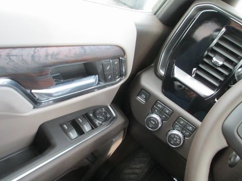 New 2026 GMC Sierra 1500 SLT w/ SLT Premium Plus Package image 17