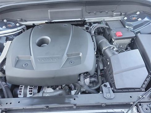 Used 2021 Volvo XC60 T5 Momentum w/ Advanced Package image 27