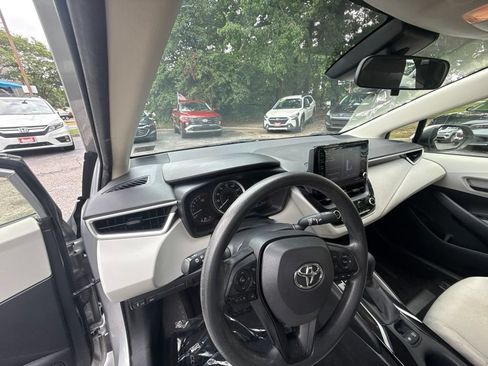 Used 2022 Toyota Corolla LE w/ Carpet Mat Package (TMS) FWD image 13