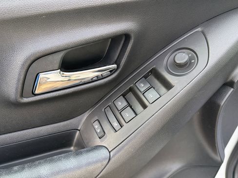 Used 2022 Chevrolet Trax LT w/ Driver Confidence Package image 11