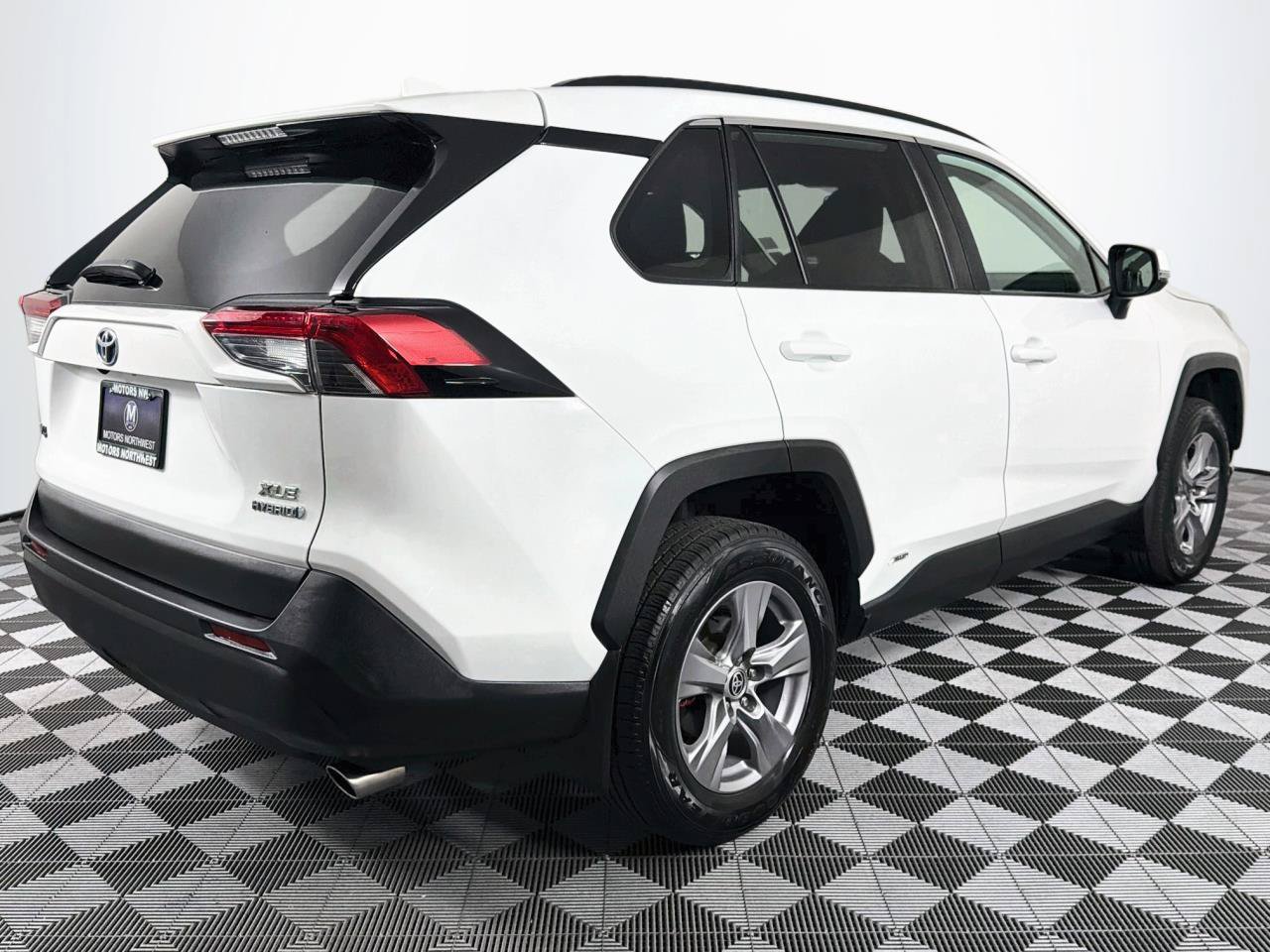 Used 2022 Toyota RAV4 XLE w/ XLE Grade Weather Package AWD/4WD image 26