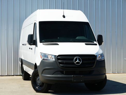 Used 2024 Mercedes-Benz Sprinter 3500 image 4