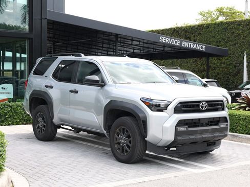 Used 2025 Toyota 4Runner SR5 AWD/4WD image 2