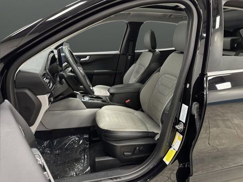 Used 2023 Ford Escape SE w/ PHEV Premium Package image 4