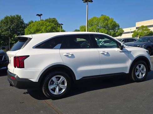 Used 2022 Kia Sorento LX FWD image 3