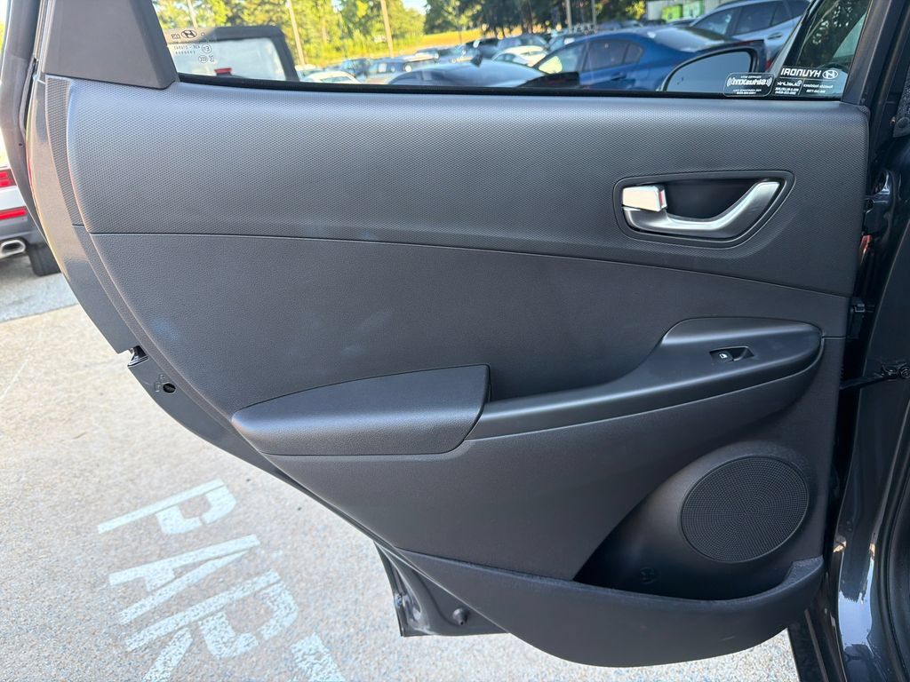 Used 2022 Hyundai Kona SEL w/ Convenience Package FWD image 21
