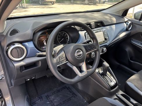 Used 2025 Nissan Versa SV FWD image 28