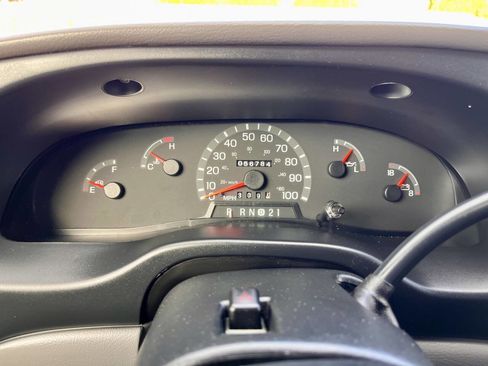 Used 1999 Ford E-150 and Econoline 150 Wagon image 10