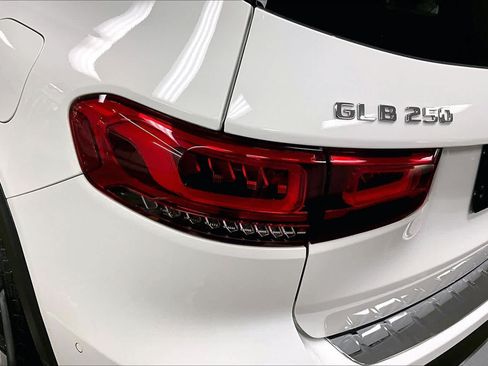 Used 2023 Mercedes-Benz GLB 250 4MATIC image 28