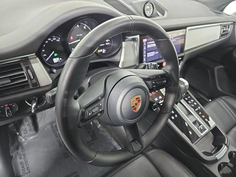 Certified 2026 Porsche Macan AWD/4WD image 4