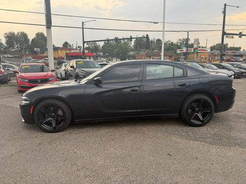 Used 2017 Dodge Charger R/T w/ Blacktop Package RWD image 5